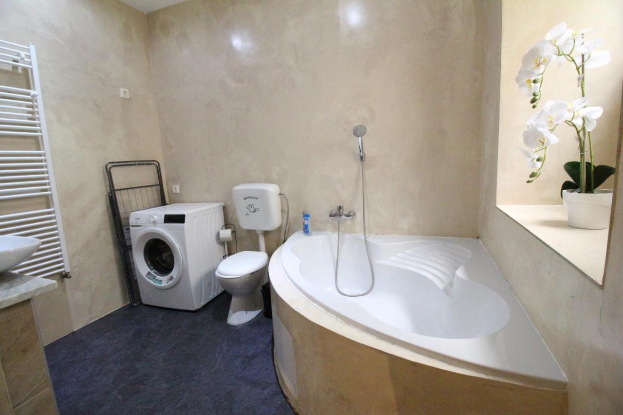 Private Double Bedroom Rf2 Wien Exteriör bild
